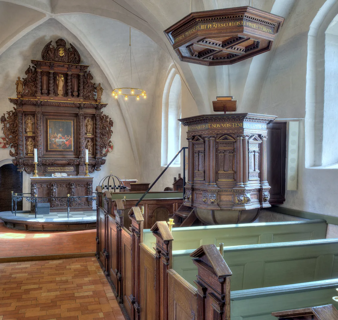 Glim Kirke set fra indgangen