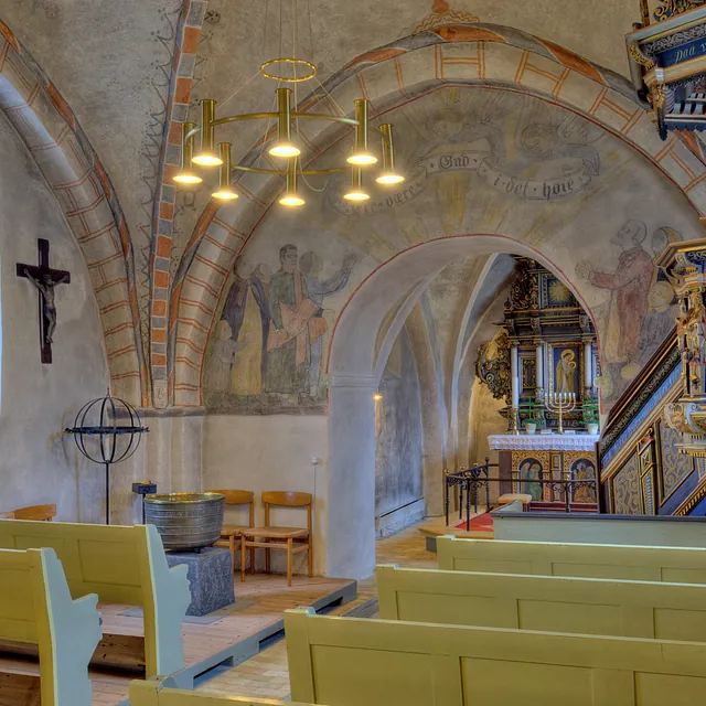 Osted Kirke set fra indgangen
